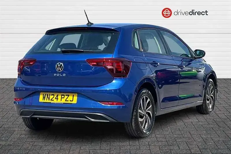 Used VW Polo Life 95 HP (69 kW) 2024 Blue Hatchback