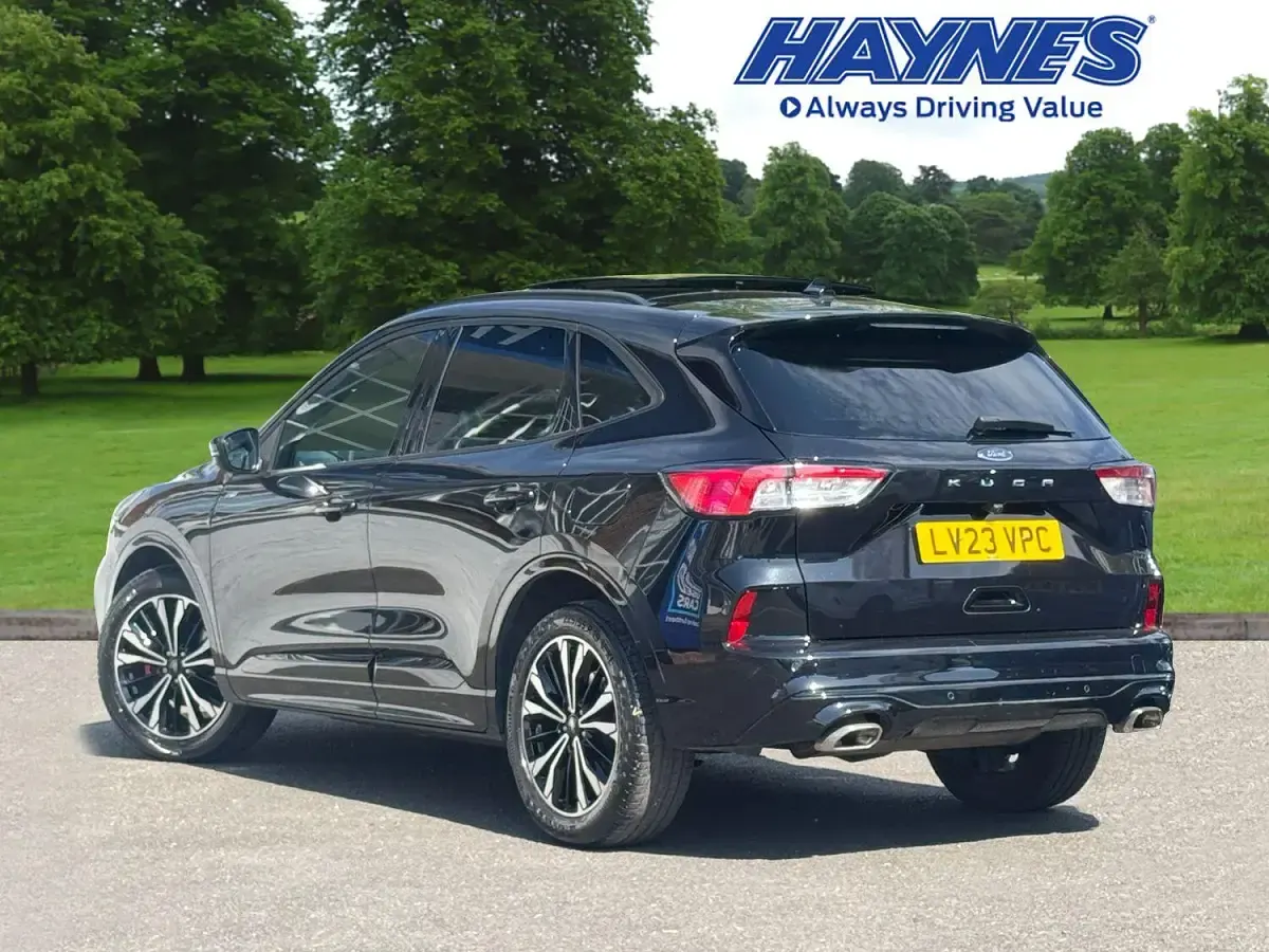 Begagnad Ford Kuga ST-Line X 150 HK (110 kW) 2023 Svart SUV