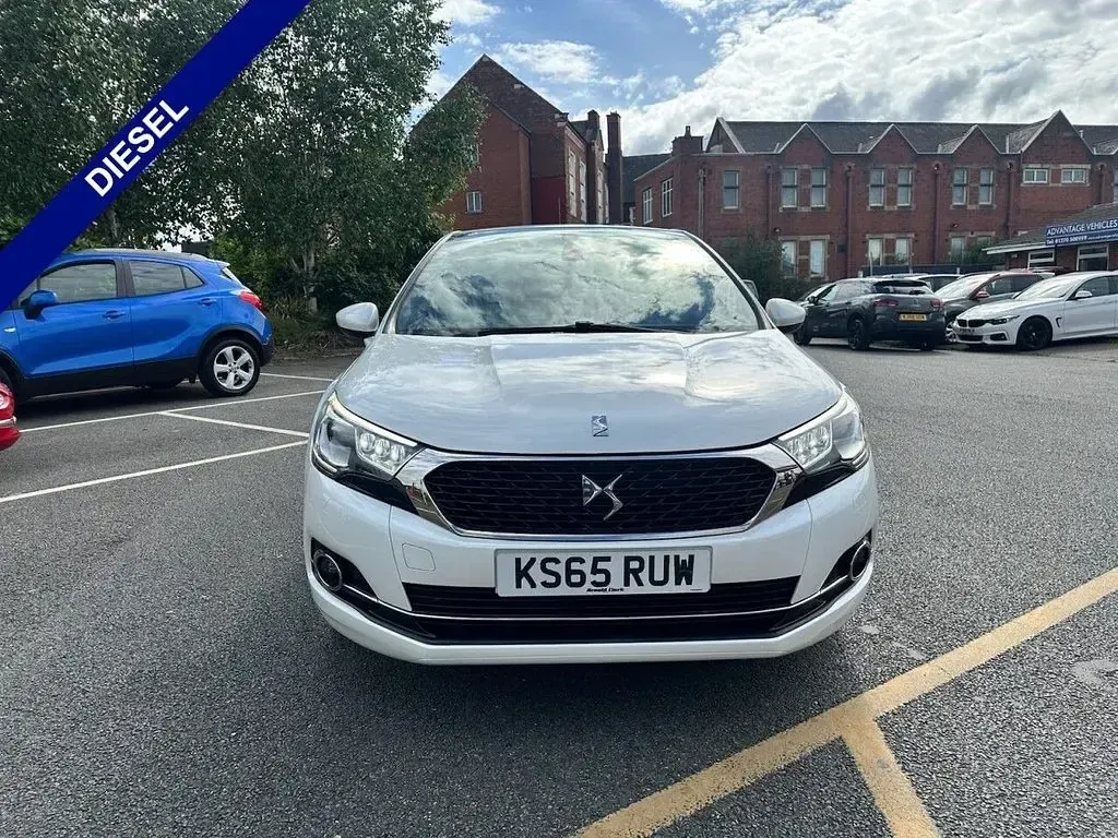 Used DS Automobiles DS4 Prestige 150 HP (110 kW) 2015 White Hatchback