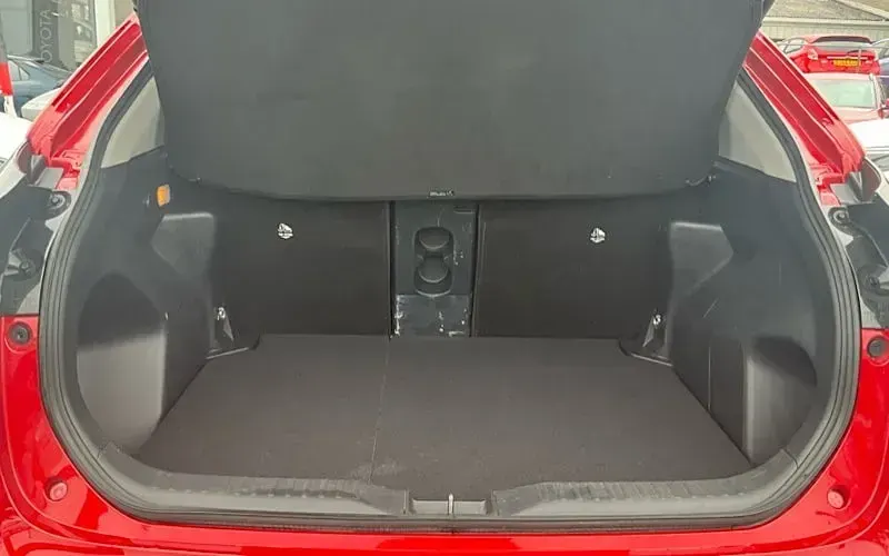 Used Toyota Yaris Cross 116 HP (85 kW) 2024 Red SUV