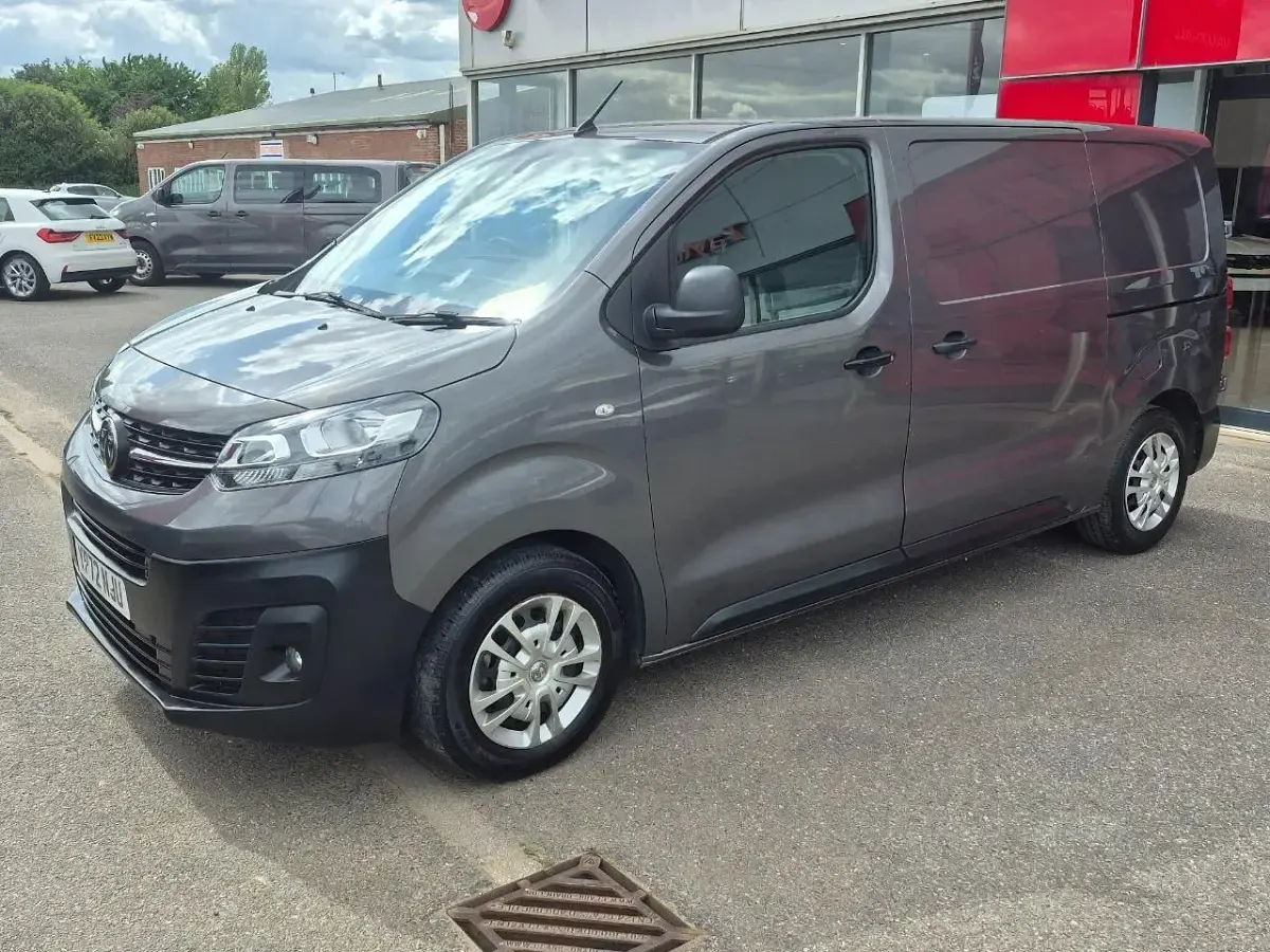 Used Vauxhall Vivaro S 100 HP (73 kW) 2022 Grey MPV