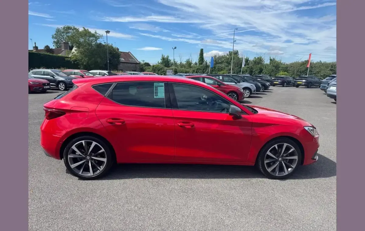 Used Seat Leon FR Sport 147 HP (108 kW) 2022 Red Hatchback