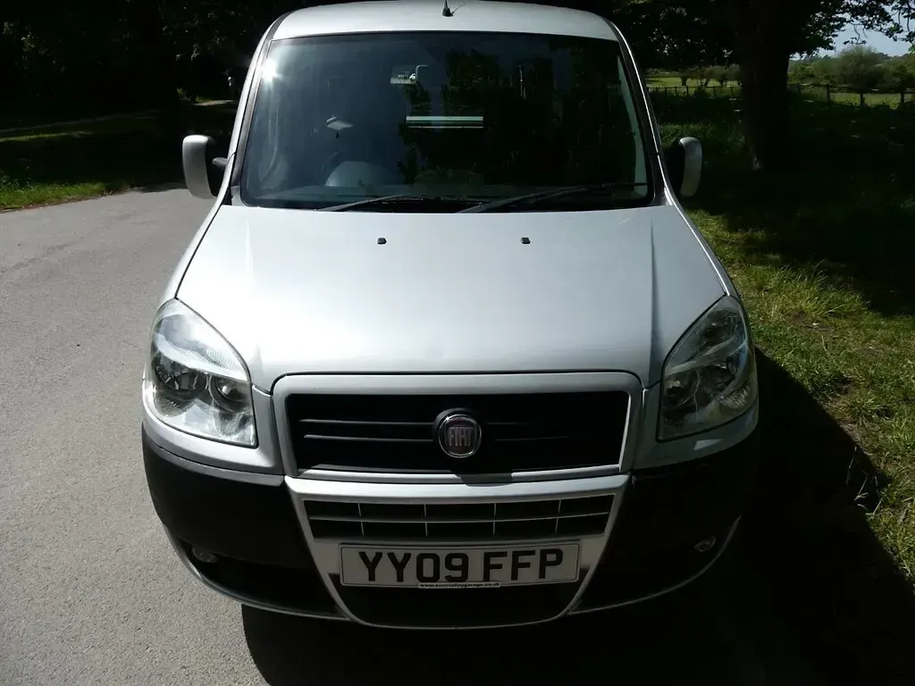 Used Fiat Doblò Dynamic 77 HP (56 kW) 2009 Platinum silver metallic MPV