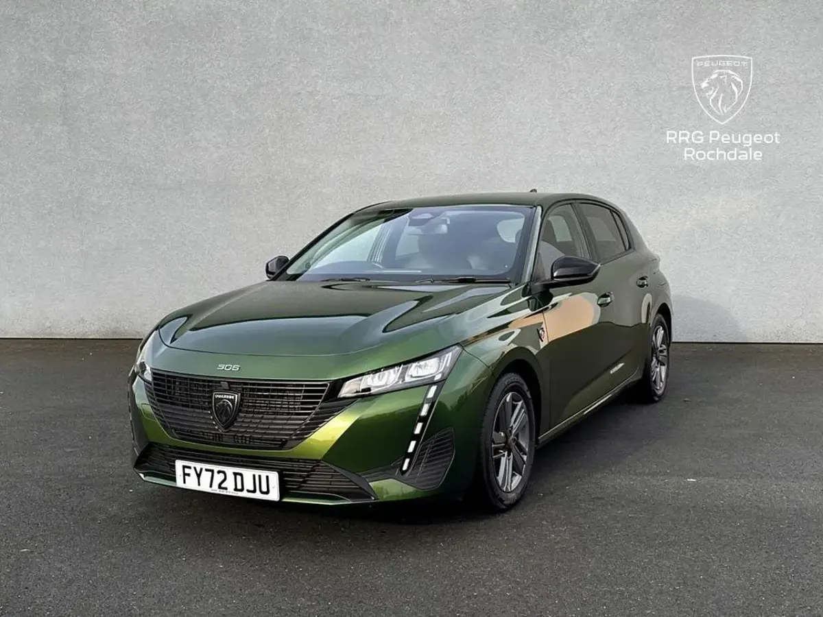 Used Peugeot 308 Active Premium 129 HP (94 kW) 2023 Green Hatchback