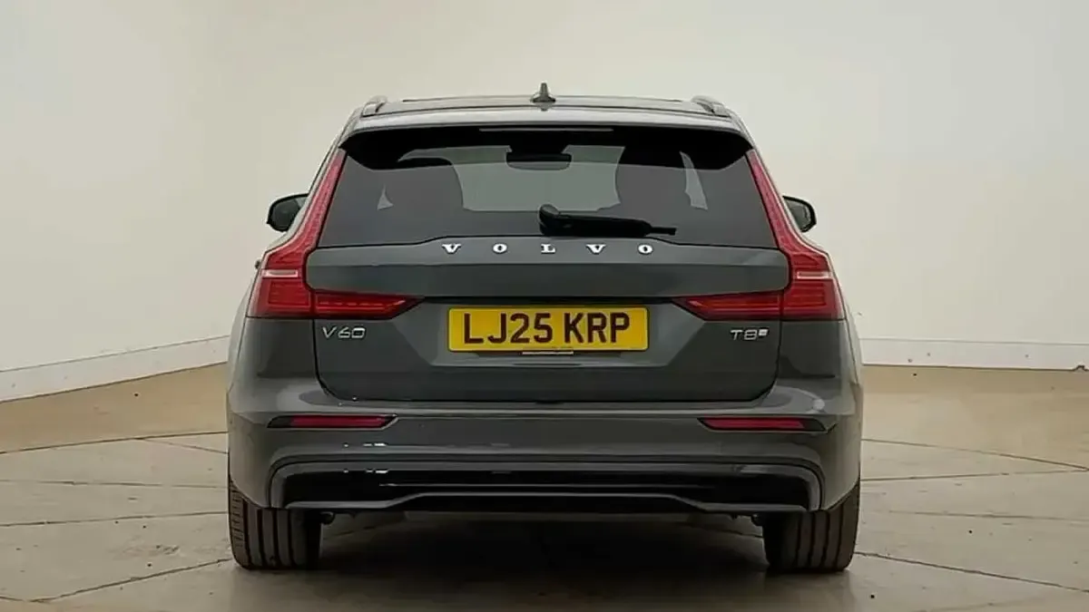 Used Volvo V60 Ultra 449 HP (330 kW) 2025 Green Estate