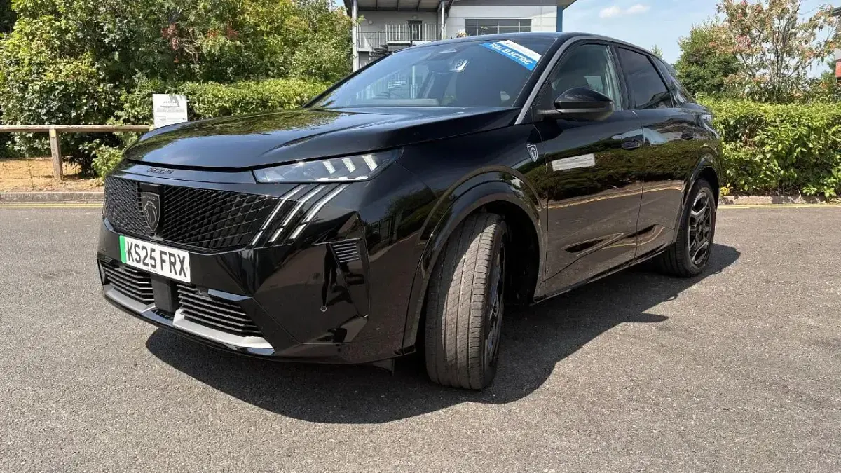 Used Peugeot e-3008 GT 152 kW (207 HP) 2025 Black SUV