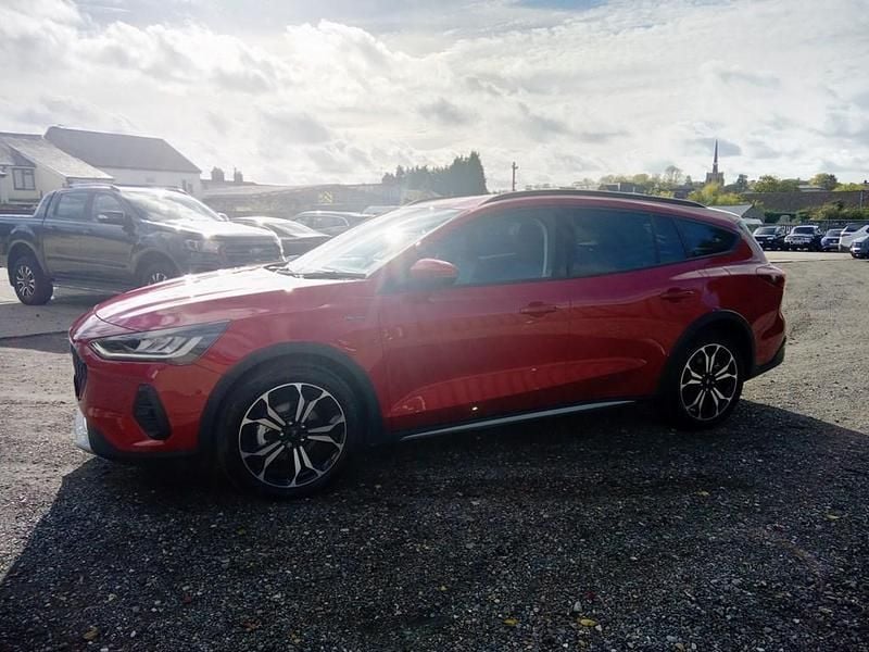 Used Ford Focus Active X 155 HP (114 kW) 2024 Red Estate