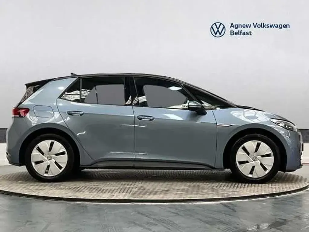 Begagnad VW ID.3 Pro 106 kW (145 HK) 2023 Blå Halvkombi