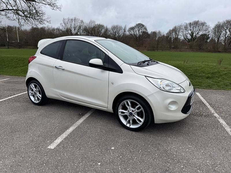 Used Ford Ka Titanium 69 HP (50 kW) 2015 White Hatchback
