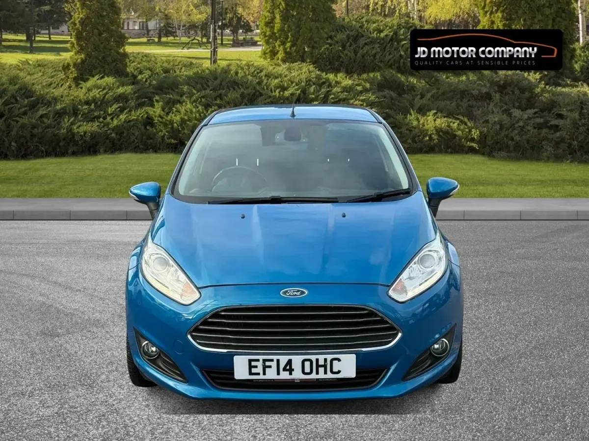 Used Ford Fiesta Titanium 95 HP (69 kW) 2014 Blue Hatchback