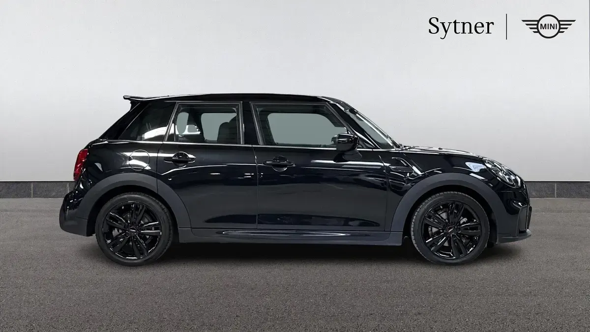 Używany Mini Cooper Hatch 134 KM (98 kW) 2024 Czarny Hatchback