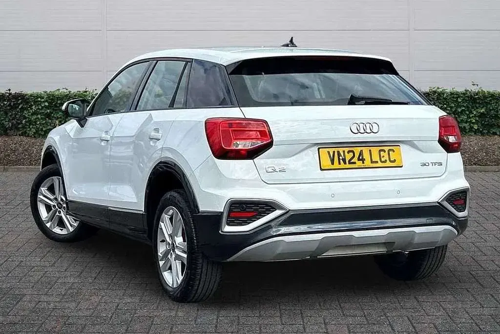 Used Audi Q2 Sport 113 HP (83 kW) 2024 White SUV