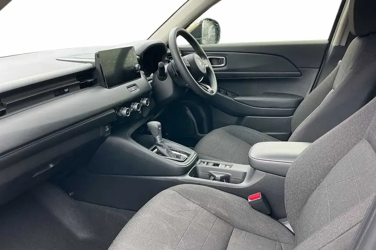 Used Honda HR-V Elegance 131 HP (96 kW) 2023 Sand khaki SUV