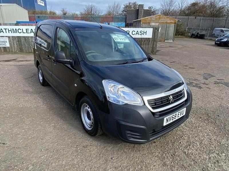 Used Peugeot Partner S 64 HP (47 kW) 2019 White MPV