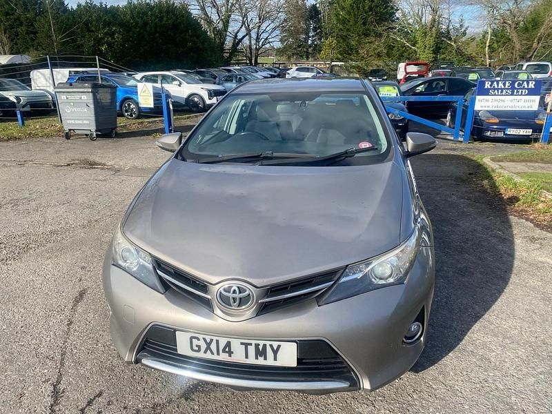 Used Toyota Auris 90 HP (66 kW) 2014 Bronze Hatchback