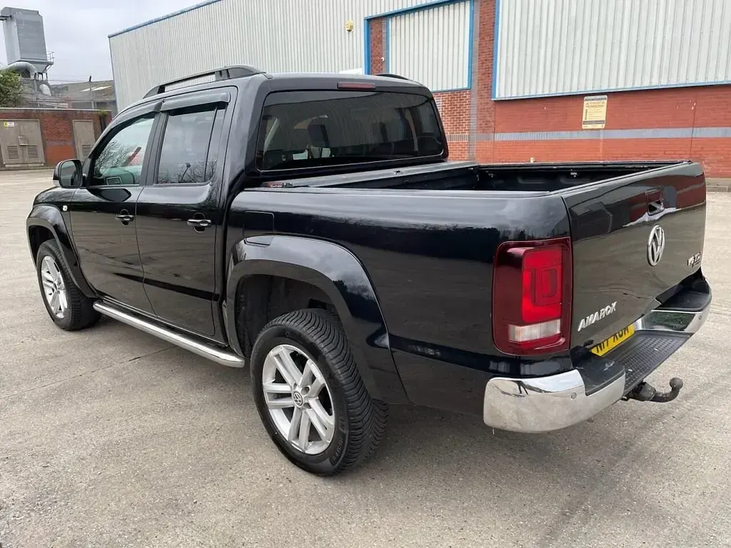 Begagnad VW Amarok Highline 2017 Svart Pickup