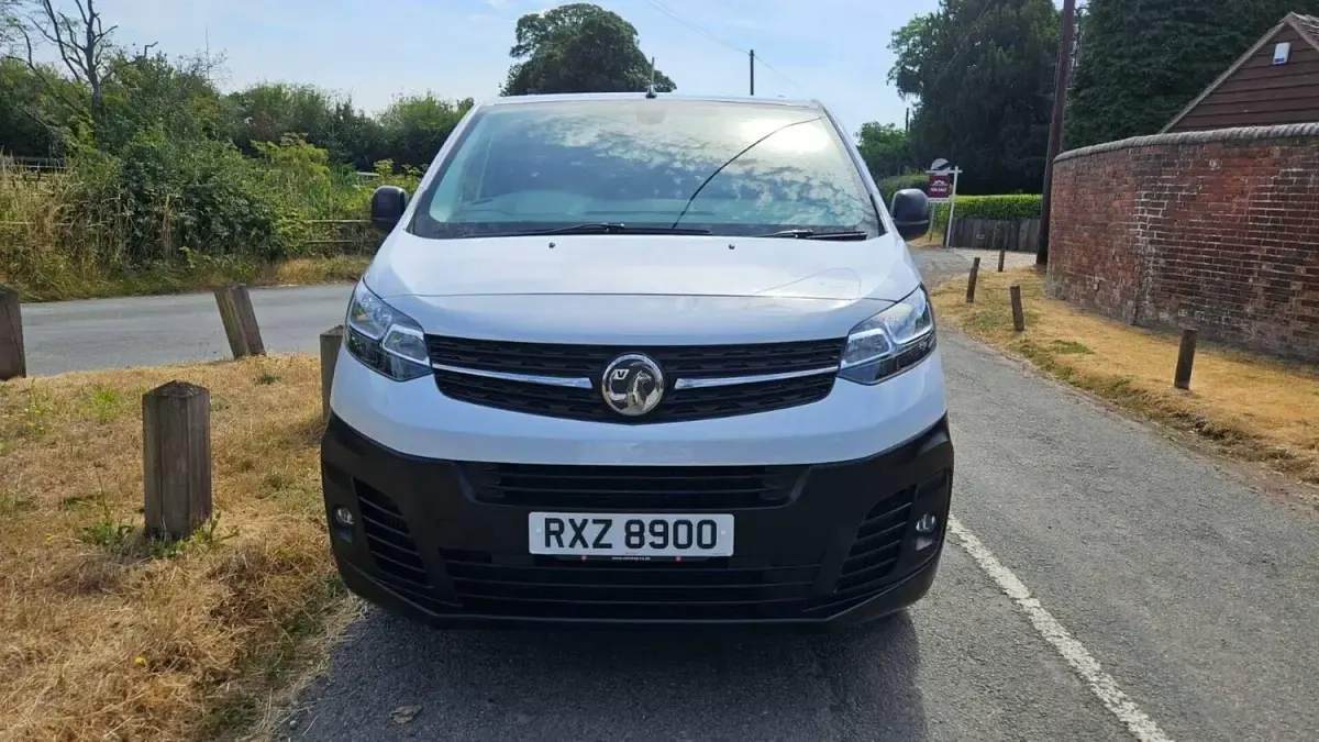 Used Vauxhall Vivaro S 100 HP (73 kW) 2022 White MPV