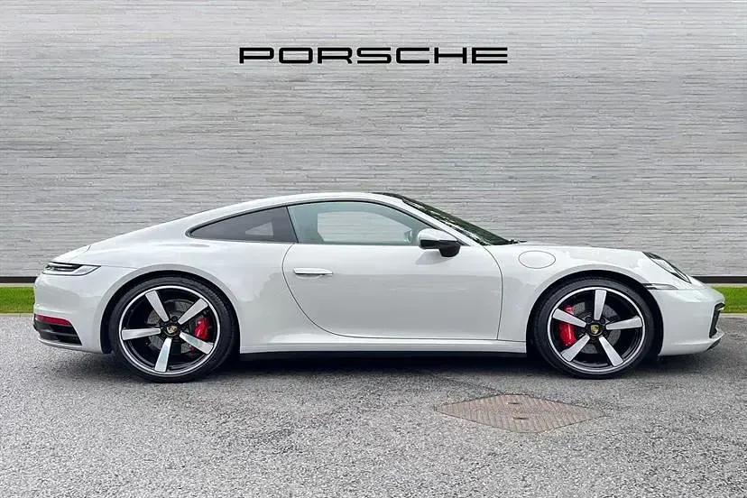 Begagnad Porsche 911 450 HK (330 kW) 2020 Grå Sportkupé