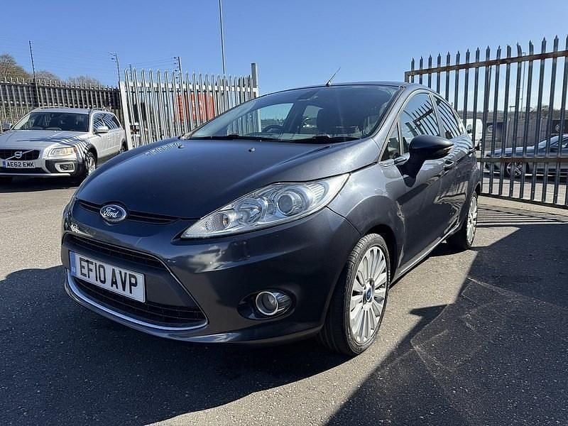 Used Ford Fiesta Titanium 94 HP (69 kW) 2010 Grey Hatchback
