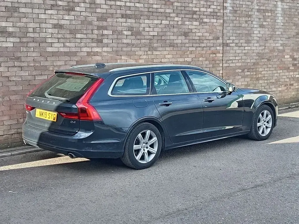 Usado Volvo V90 Momentum 190 CV (139 kW) 2019 Gris Familiar
