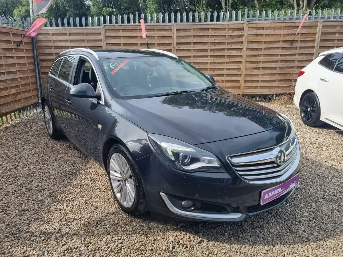 Used Vauxhall Insignia 140 HP (102 kW) 2014 Black Estate
