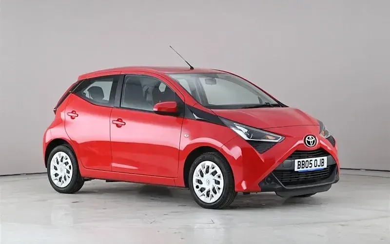 Used Toyota Aygo X-play 72 HP (52 kW) 2020 Hatchback