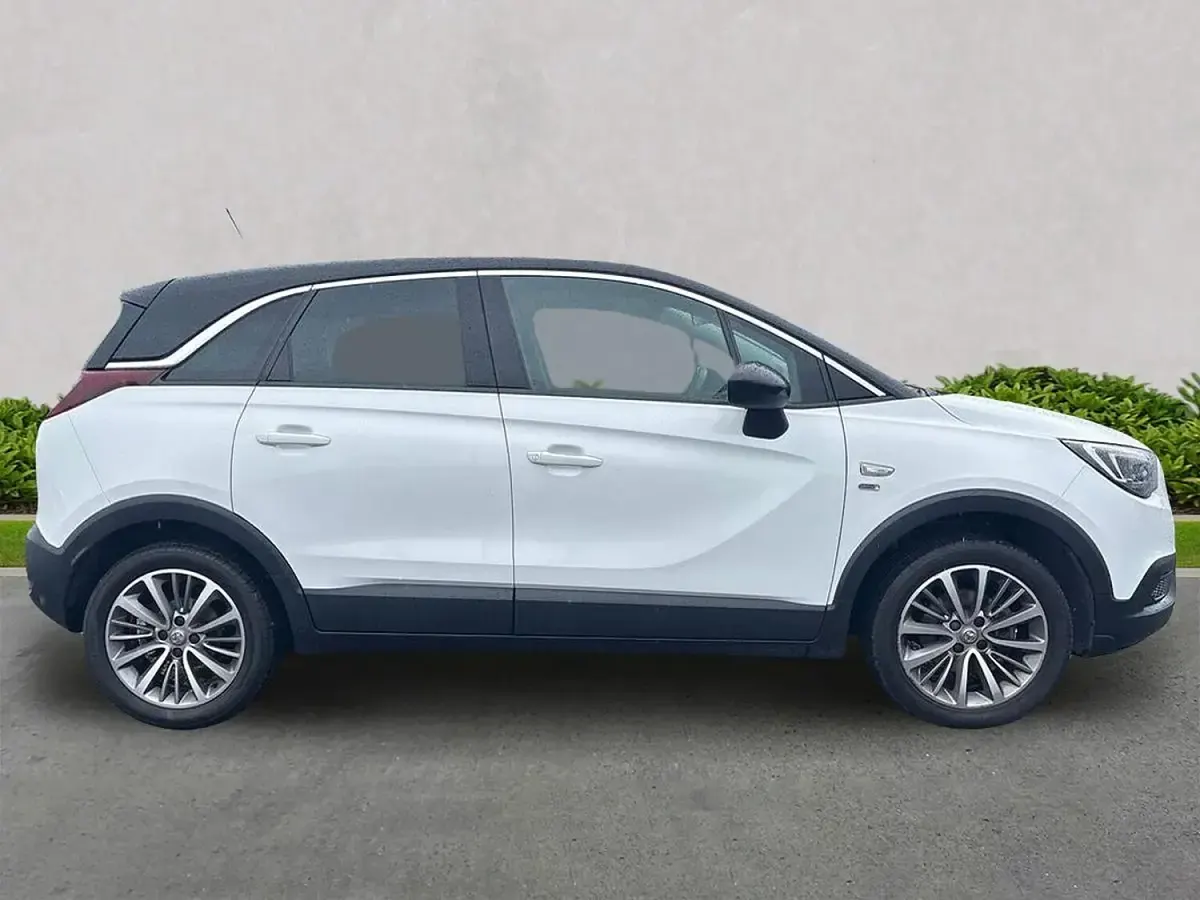 Used Vauxhall Crossland X S 110 HP (80 kW) 2021 White SUV