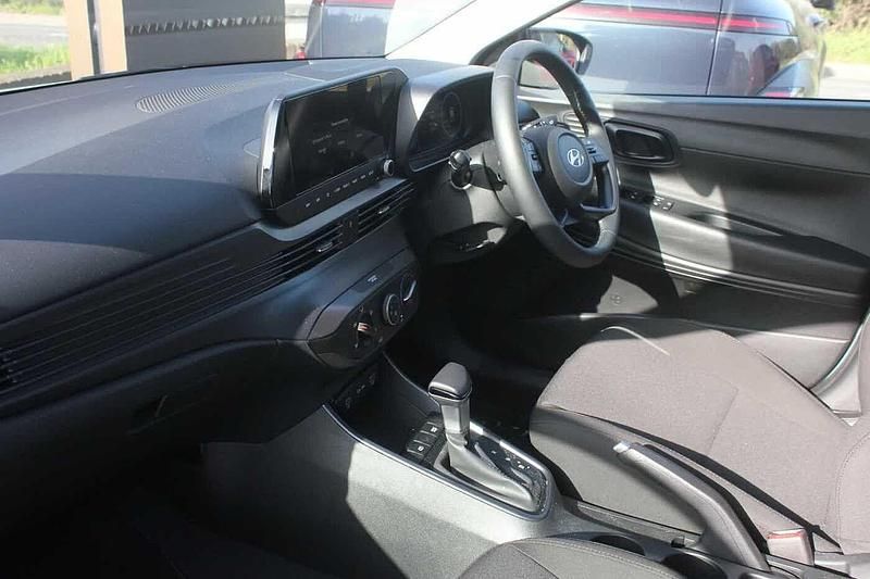 Used Hyundai i20 Advanced 101 HP (74 kW) 2025 Green Hatchback