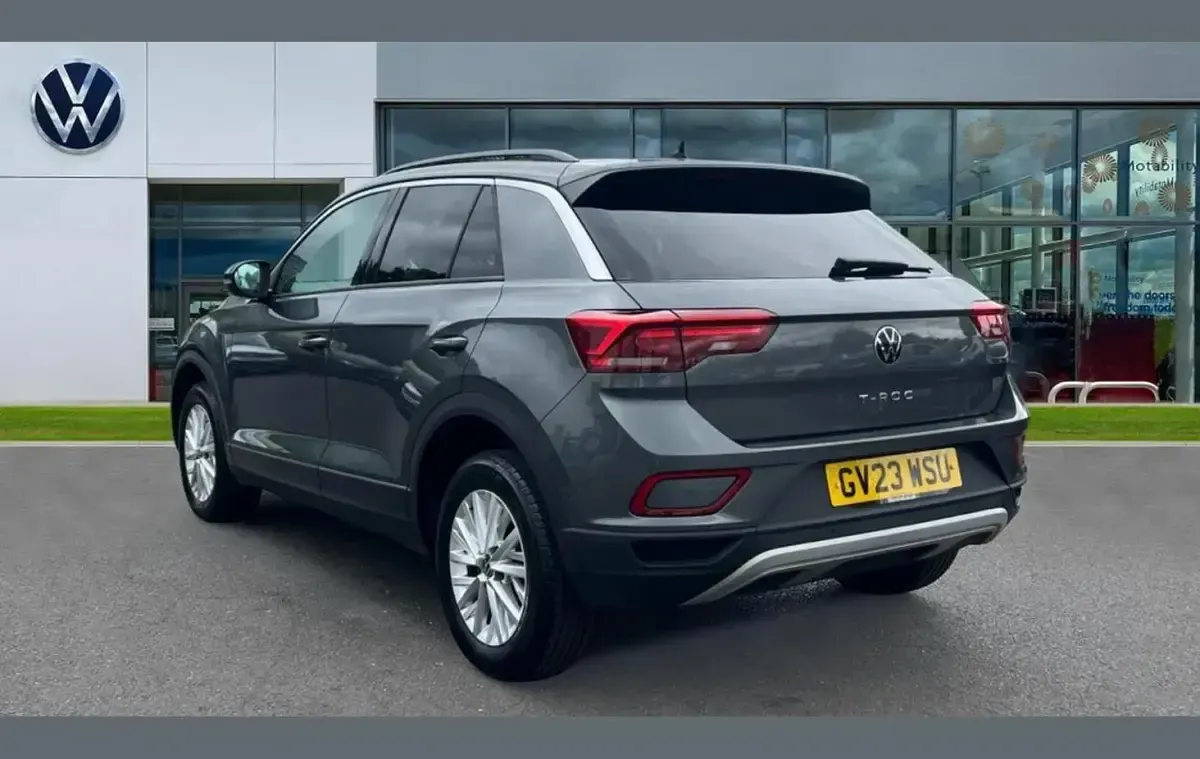 Used VW T-Roc Life 110 HP (80 kW) 2023 Indium grey metallic SUV