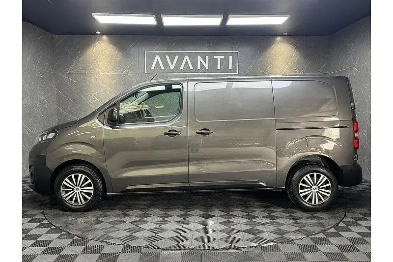 Used Vauxhall Vivaro 100 HP (73 kW) 2019 Grey MPV