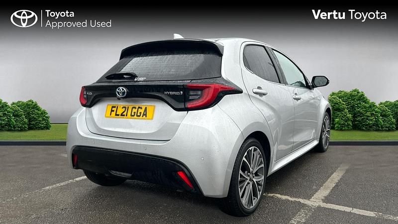 Used Toyota Yaris Hybrid 116 HP (85 kW) 2021 Silver Hatchback