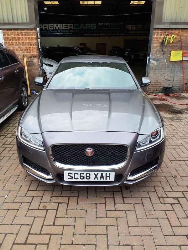 Second-hand Jaguar XF R-Sport 180 CP (132 kW) 2018 Gri Berlinǎ