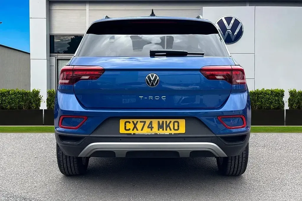 Usado VW T-Roc Match 150 HP (110 kW) 2024 Azul SUV