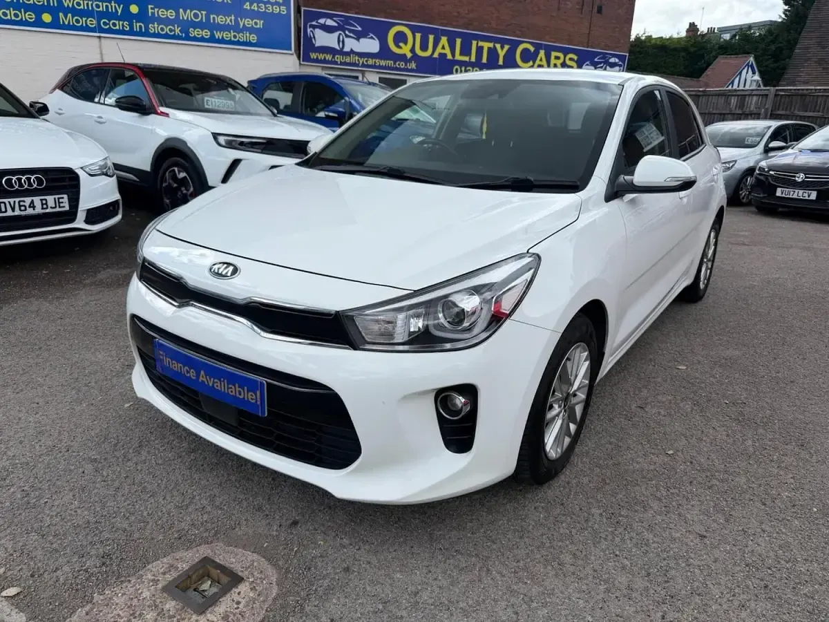 Used Kia Rio 84 HP (61 kW) 2017 White Hatchback