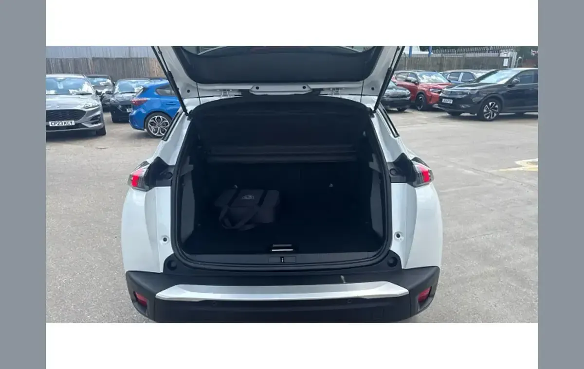Used Peugeot e-2008 Allure+ 100 kW (136 HP) 2023 White SUV