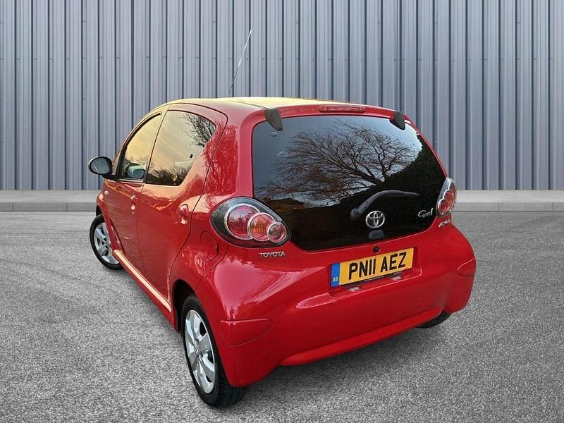 Used Toyota Aygo 68 HP (50 kW) 2011 Red Hatchback