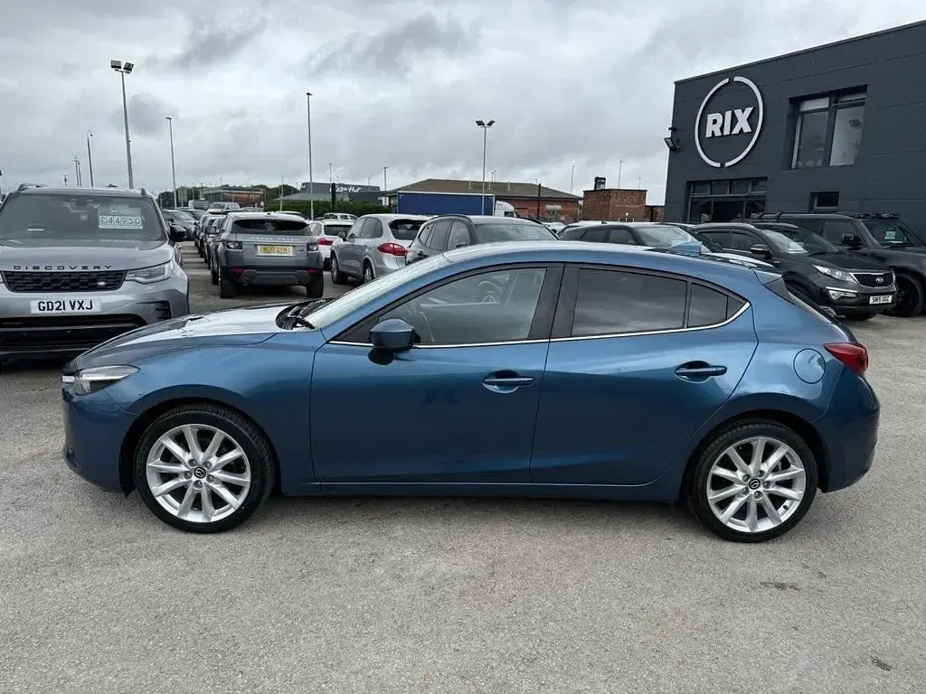 Used Mazda 3 Inclusive 121 HP (88 kW) 2017 Blue Hatchback