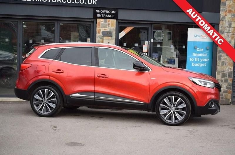 Red Used 2017 Renault Kadjar Signature S SUV | £9,800 (Fair price) - Image 1/4