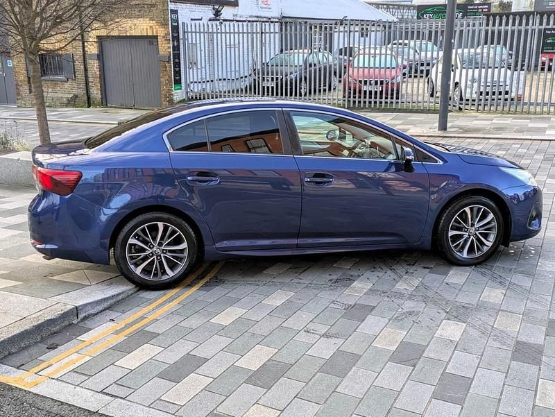 Used Toyota Avensis Business Edition 2015 Blue Sedan