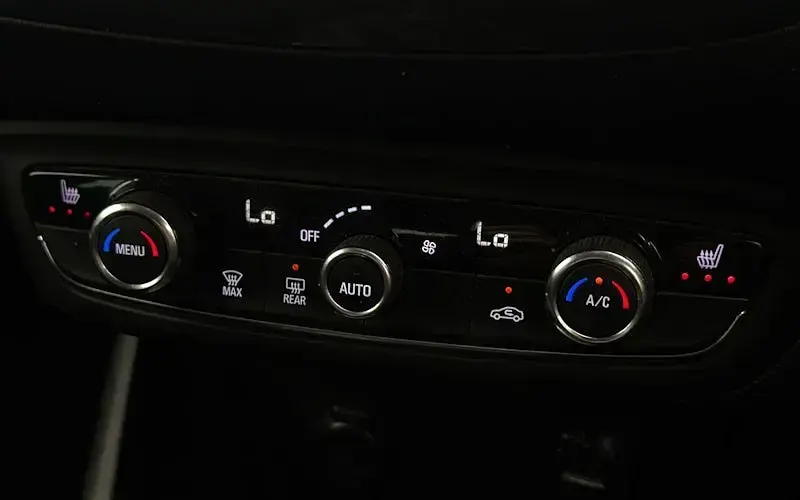 Used Vauxhall Crossland Ultimate 131 HP (96 kW) 2023 Black SUV