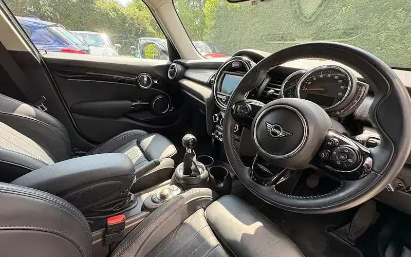 Used Mini Cooper Exclusive 136 HP (100 kW) 2019 White Hatchback