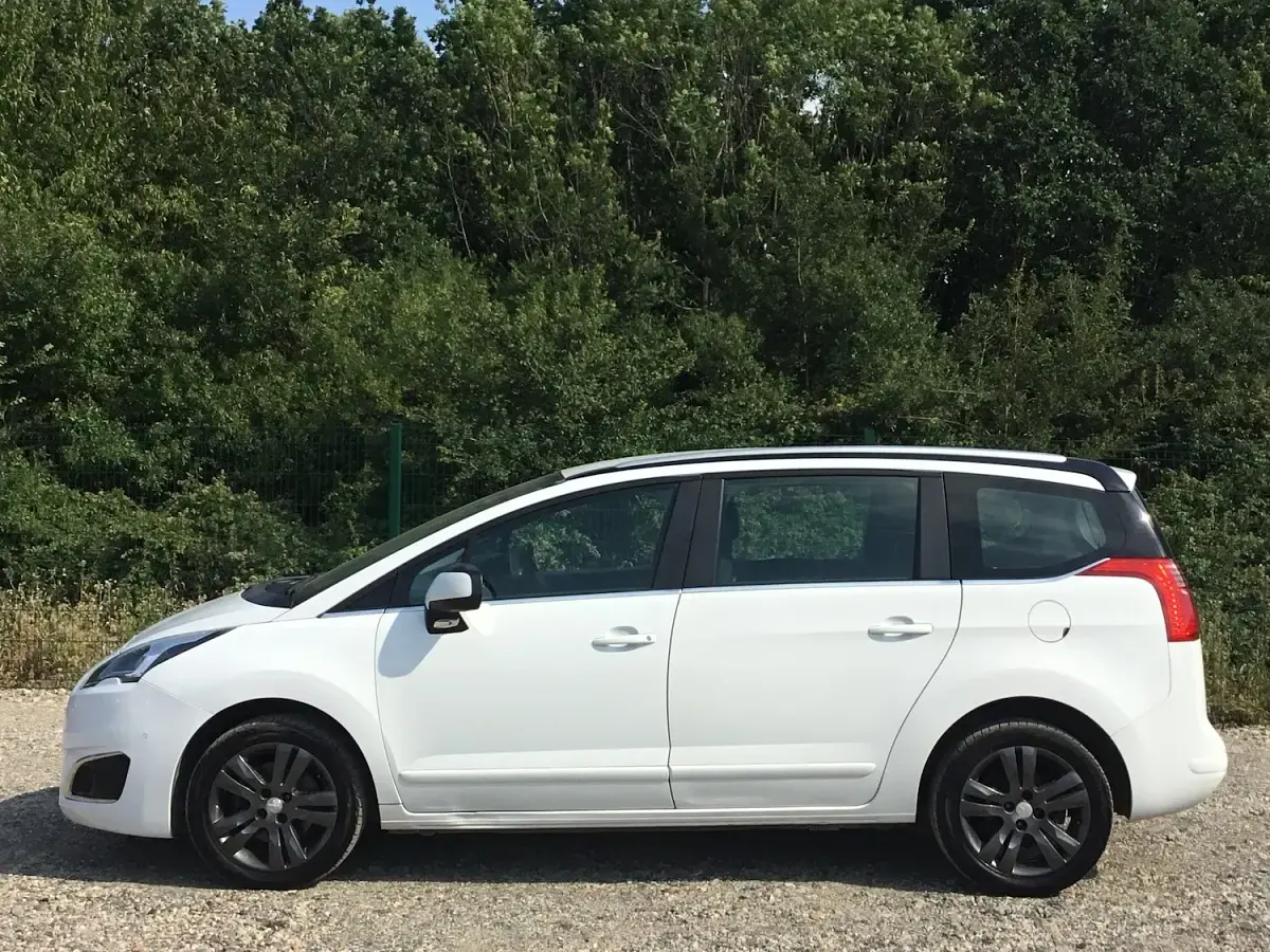 Used Peugeot 5008 Active 120 HP (88 kW) 2015 White MPV