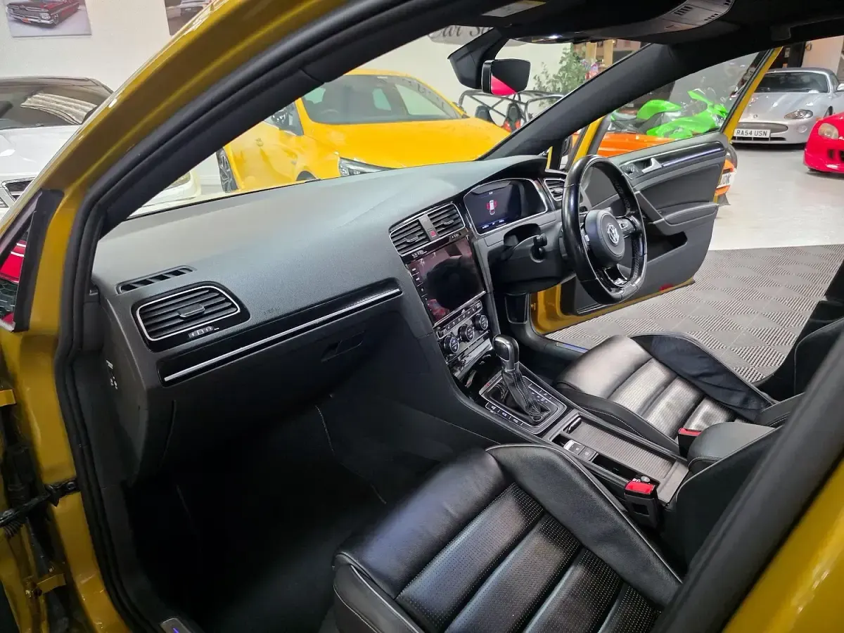 Used VW Golf VII R 310 HP (228 kW) 2017 Yellow Hatchback