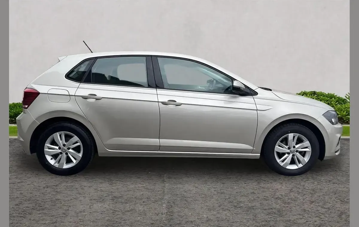 Used VW Polo SE 95 HP (69 kW) 2019 Silver Hatchback
