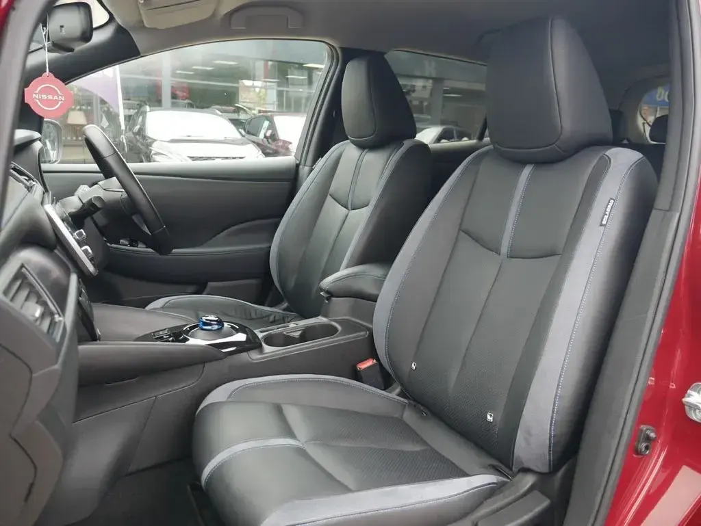 Used Nissan Leaf Tekna 110 kW (150 HP) 2019 Red Hatchback