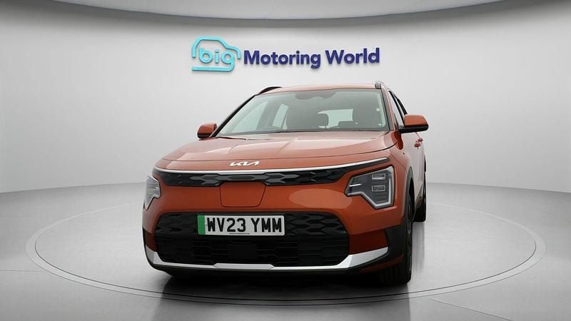 Used Kia e-Niro 147 kW (201 HP) 2023 Orange SUV