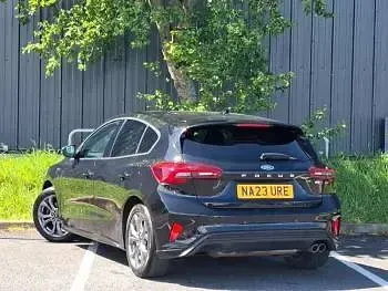 Second-hand Ford Focus ST-Line 155 CP (114 kW) 2023 Negru Hatchback
