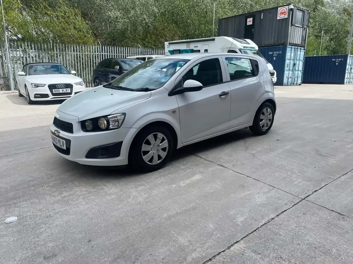 Used Chevrolet Aveo LS 72 HP (52 kW) 2013 White Hatchback