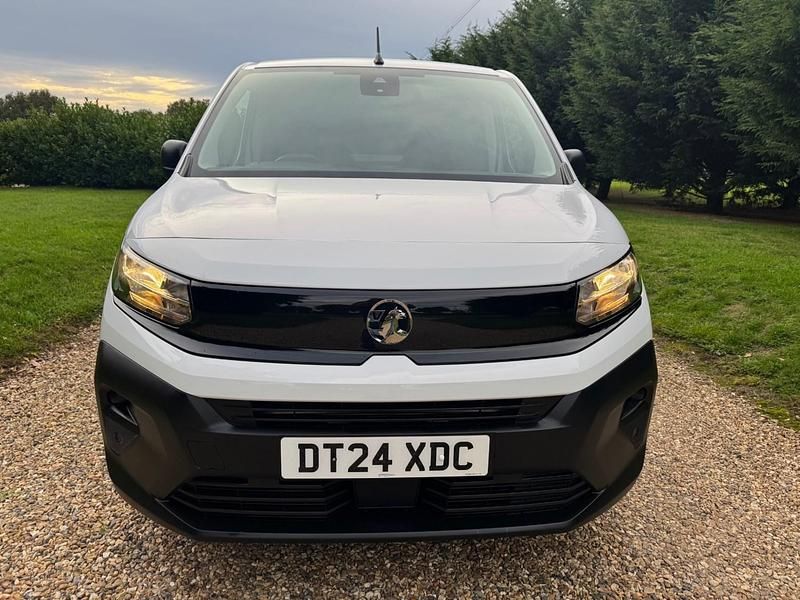 Used Vauxhall Combo 100 HP (73 kW) 2024 White MPV