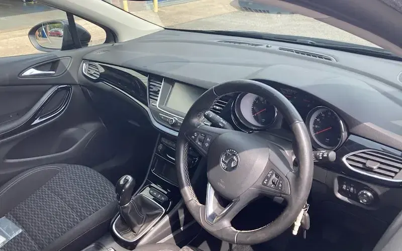 Used Vauxhall Astra SRi 150 HP (110 kW) 2019 Black Estate
